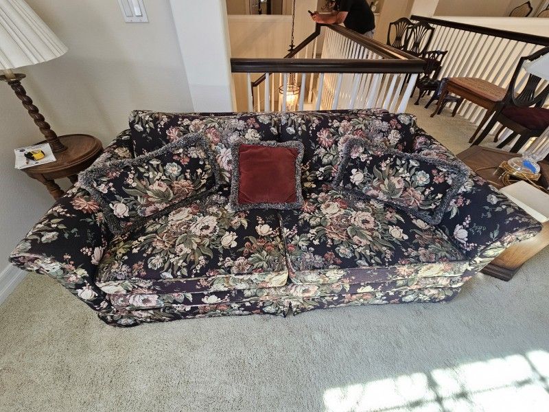 Vintage Floral Couch With Decorative Pillows