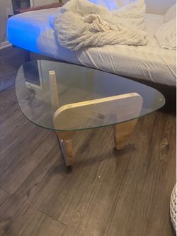 MODERN GLASS COFFEE TABLE