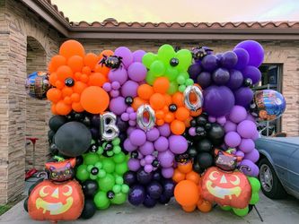Balloon wall