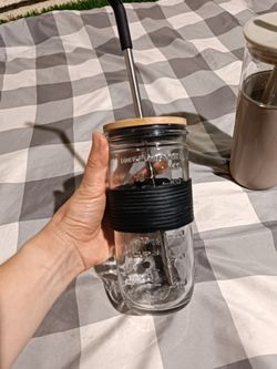 Glass tumblers and drinking jars feature eco-friendly lids and reusable straws