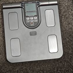 Omron HBF-514C - Full Body Composition Sensing Monitor and Scale Batteries Inclu