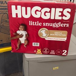 Huggies Little Snugglers in trouble Size 2 128 Diapers