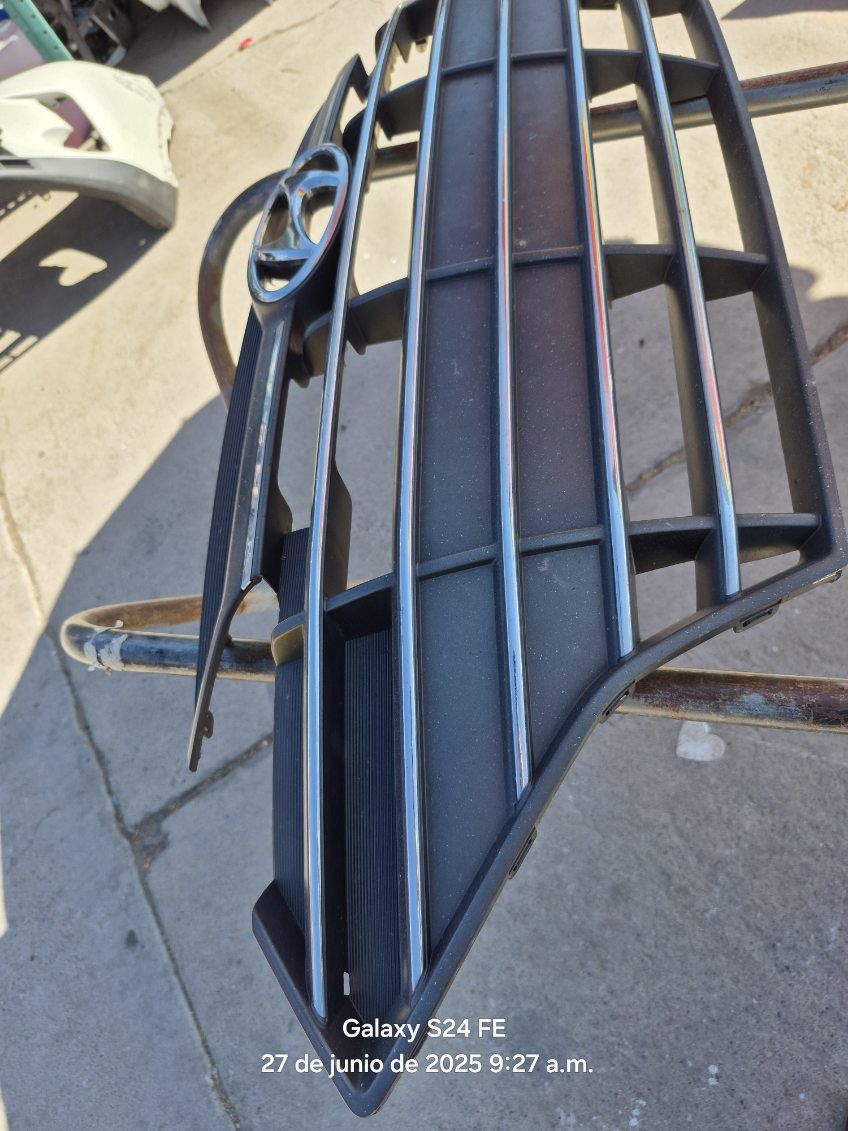 Hyundai Elantra Grille Oem