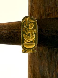 1976 MMA Gold Egyptian King Tut Cartouche Ring Size 6.5