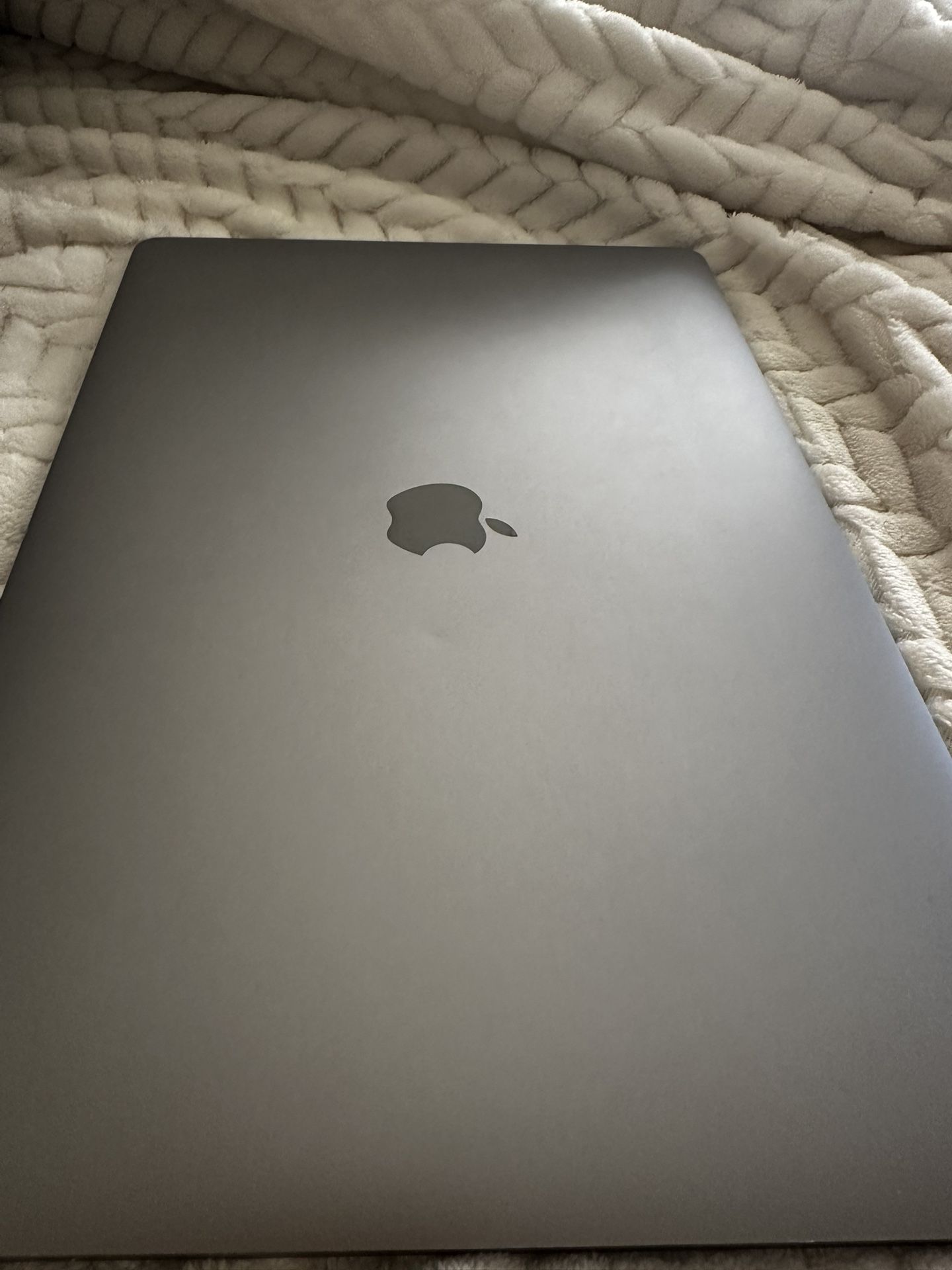 MacBook Pro 16" (Intel Core i7, Late 2019) for Parts Only – Damaged LCD, Not Powering On