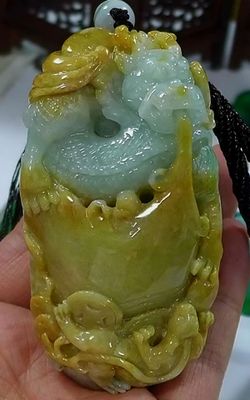 Epic Natural Burmese Jadeite jade typeA Dragon pixiu Hand player. Collector piece.