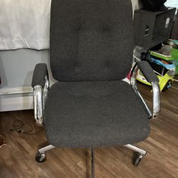 Vintage 1988 Steel case Chair 