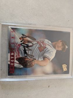 95 Fleer Ultra baseball card. Greg Maddux. Autographed