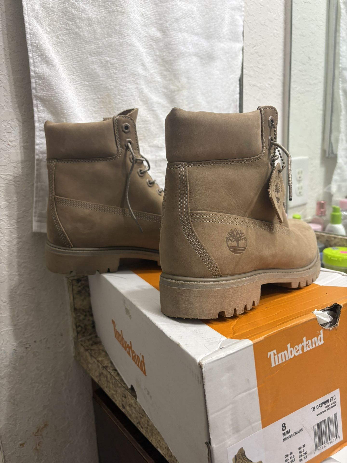 ALL BEIGE TIMBERLAND SIZE 8