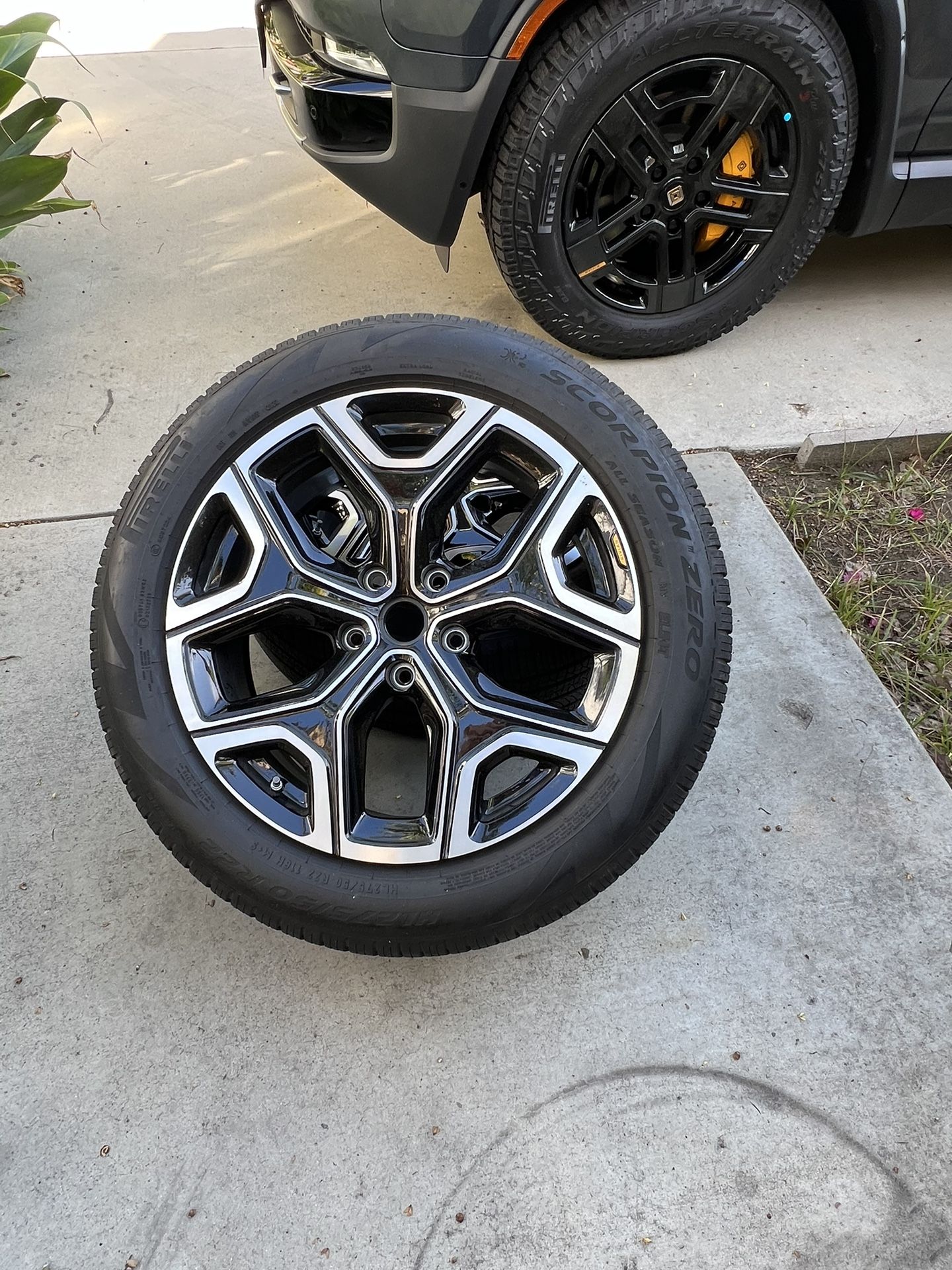 Rivian 22 Inch sport bright Wheels