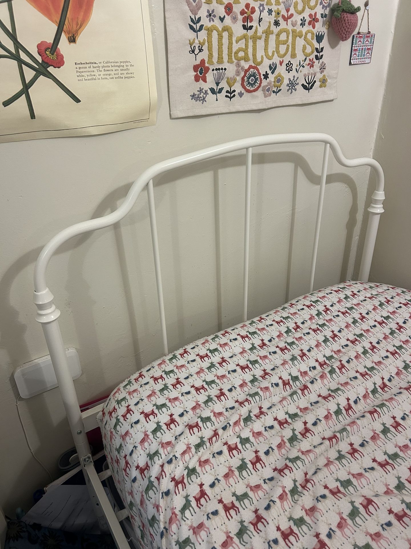 MAKE OFFER 2 TWIN BEDS + 2 MATTRESSES: AVAILABLE 12/18-12/20