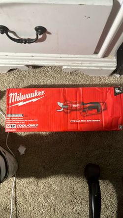 Milwaukee M12 Pruning Shears