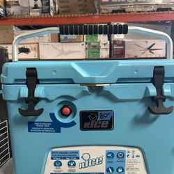 Roto Molded 20qt Cooler With Carry Handle