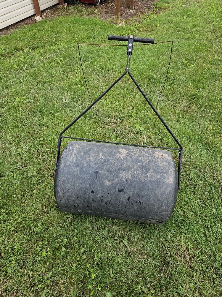 Yard Roller, 24" wide, fill with water. Must pick up.