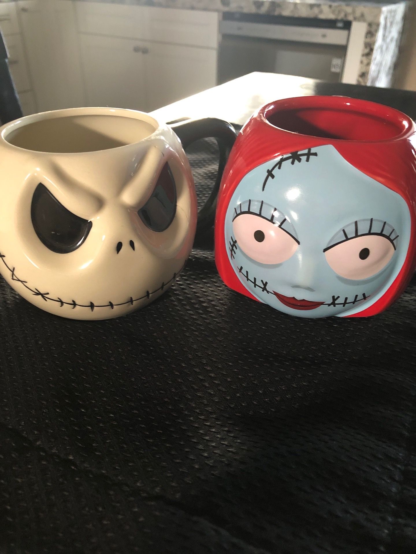 SET OF CERAMIC CUPS