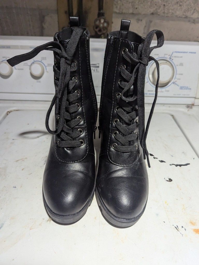 Black Leather Woman Boots