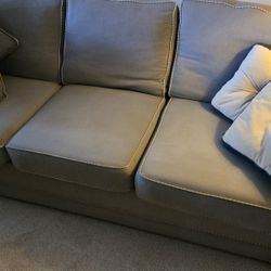 6 Foot Pull-out Sofa *****spotless****