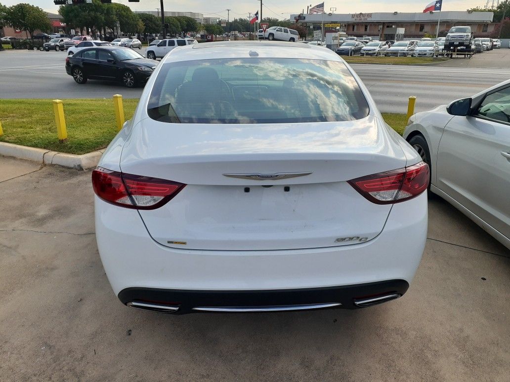 Chrysler 200