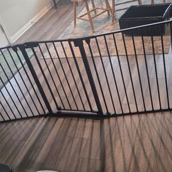 Dog gate/fence long foldable