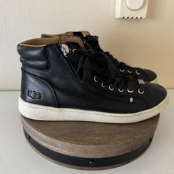 Ugg Unisex Shoes. Size 9