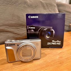 Canon SX740 HS DIGITAL CAMERA [Silver]