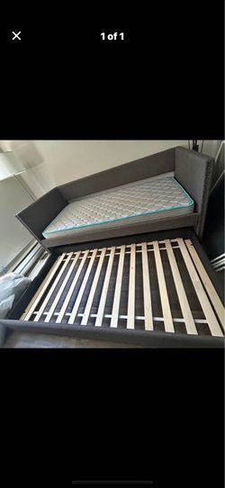 Day bed /2 twin mattress