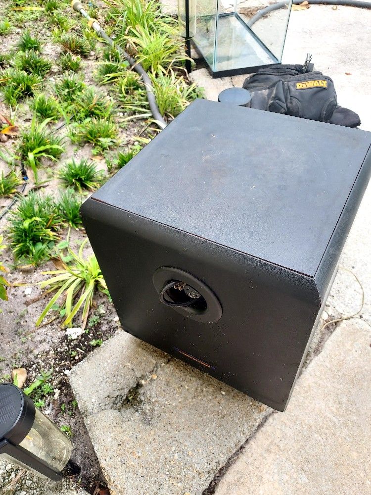 Cerwin Vega AVS-Sub8 Powered Subwoofer