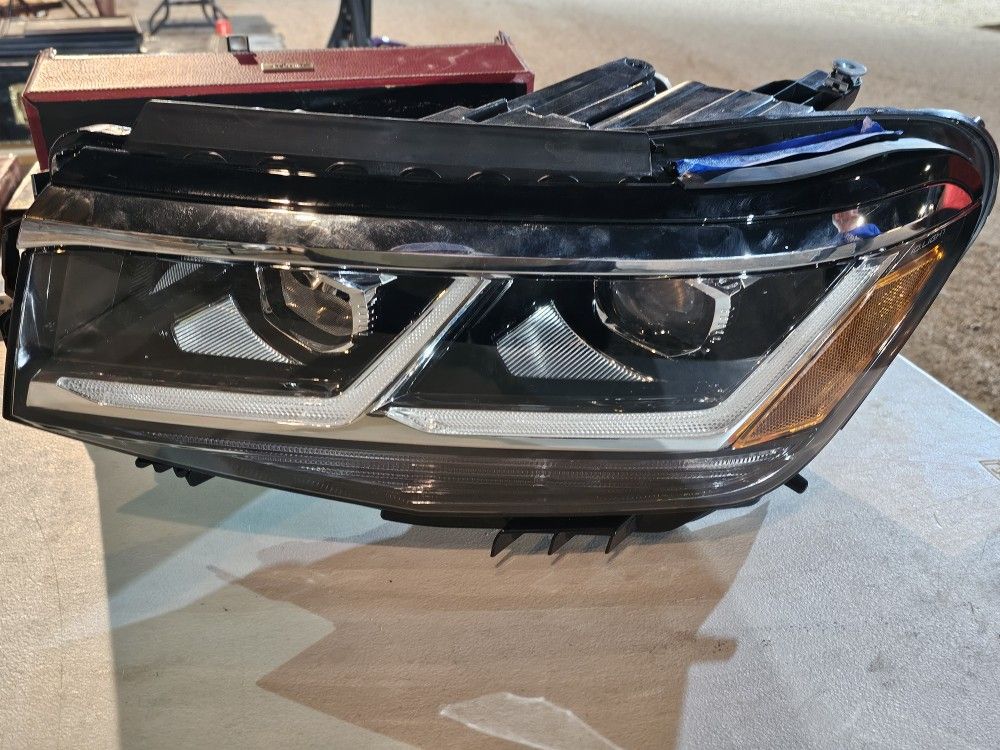 2020-2023 Volkswagen Atlas LH Driver Side Headlamp ASSEMBLY