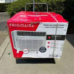 Frigidaire 23200 BTU Window Air Conditioner With Heat 230 Volt