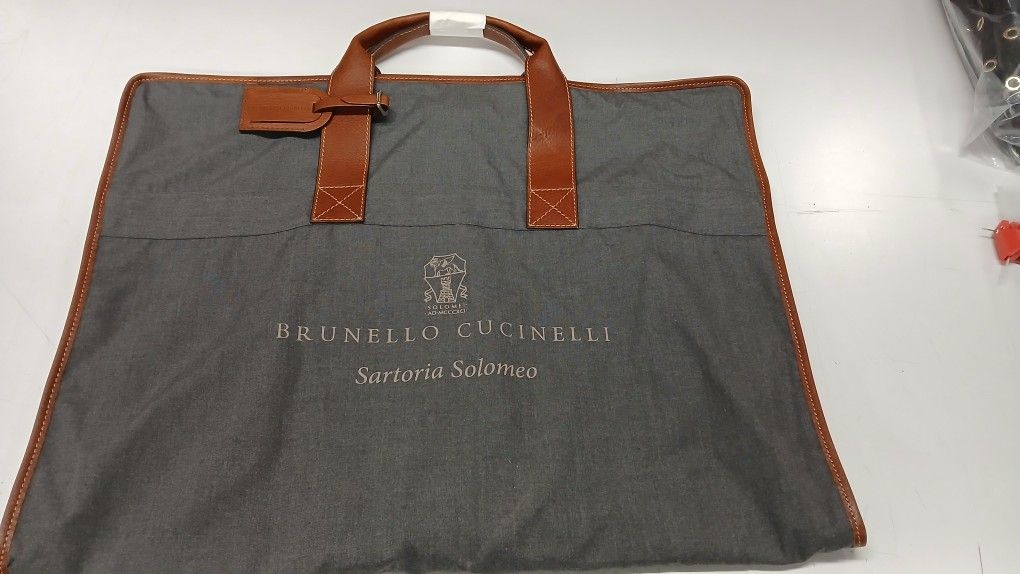 1 New Brunello cucinelli suit bag