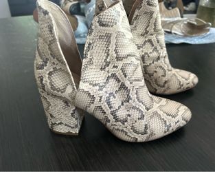 Steve Madden snakeskin print ankle boots size 8.5