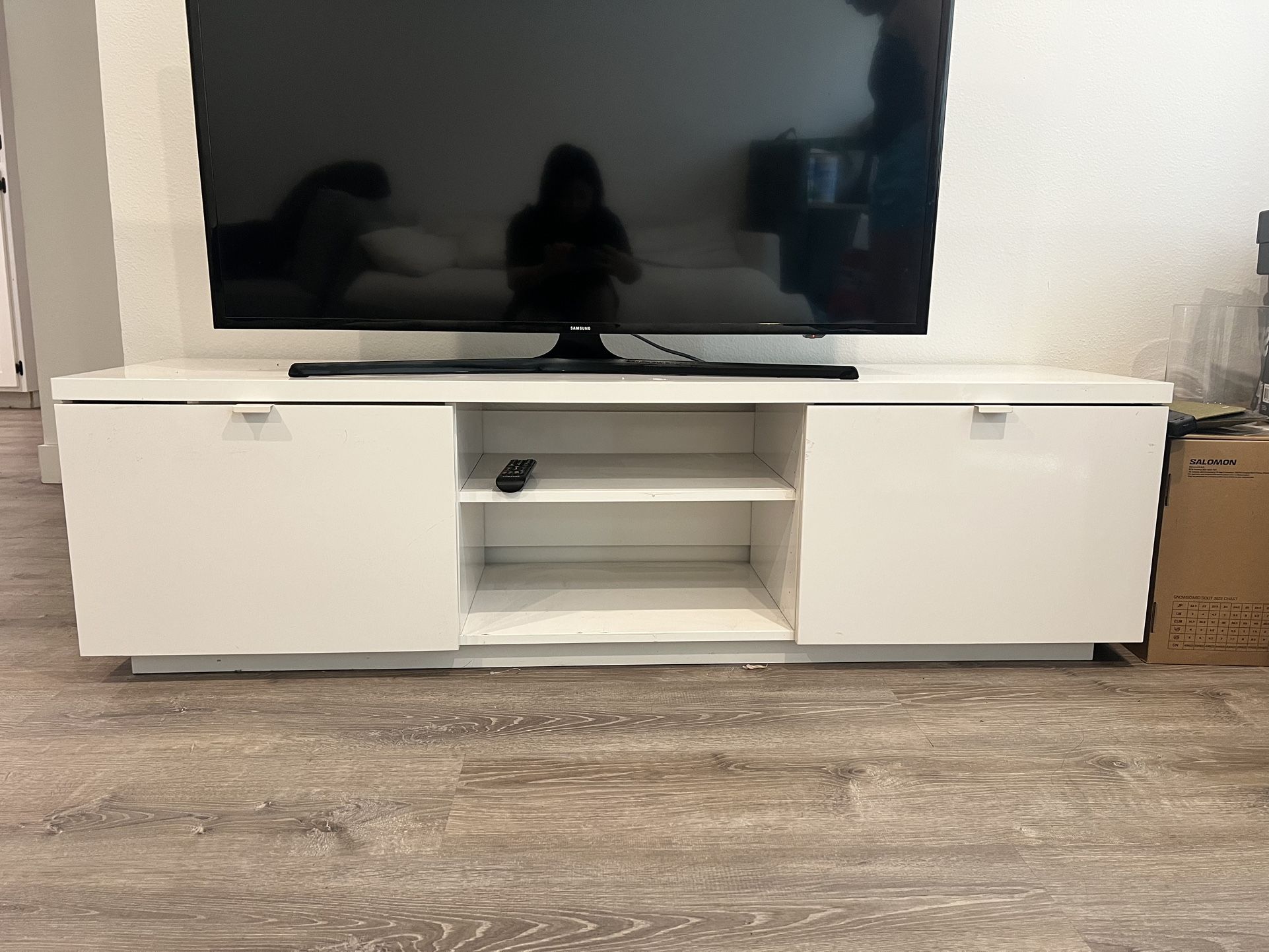 Samsung 43" TV with Chromecast