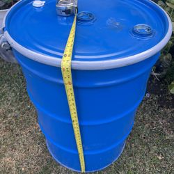 Un heavy duty for hazardous waste $35 each three available
