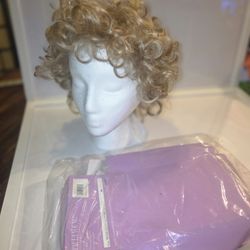 Wig Paula Young WhisperLite I short curly wig made from synthetic fiber  Blond Color 16 Short White Saphire 