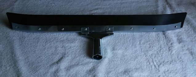 New Curved Squeegee 24"