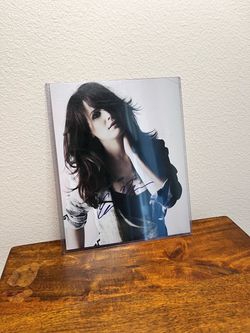Elizabeth Reaser signed autographs