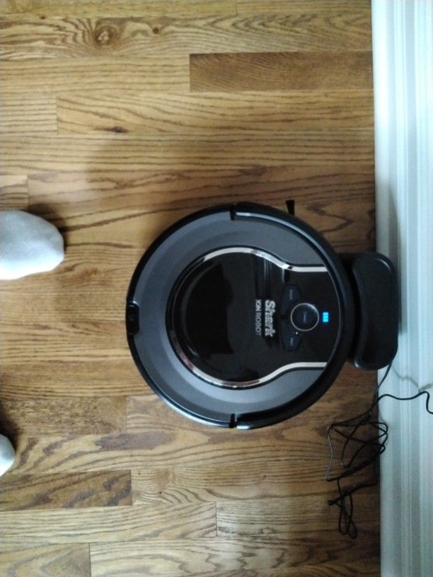 Vacuum Shark Ion Robot With Charging Station And Adapter