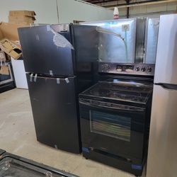 New Glass top stove and refrigerator Delivery Available For A Factory Warranty 