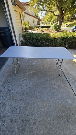 6 ft Folding table