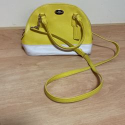Absolutely Beautiful Yellow Coach Handbag/Crossbody
