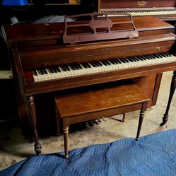 Free piano Betsy Ross spinet