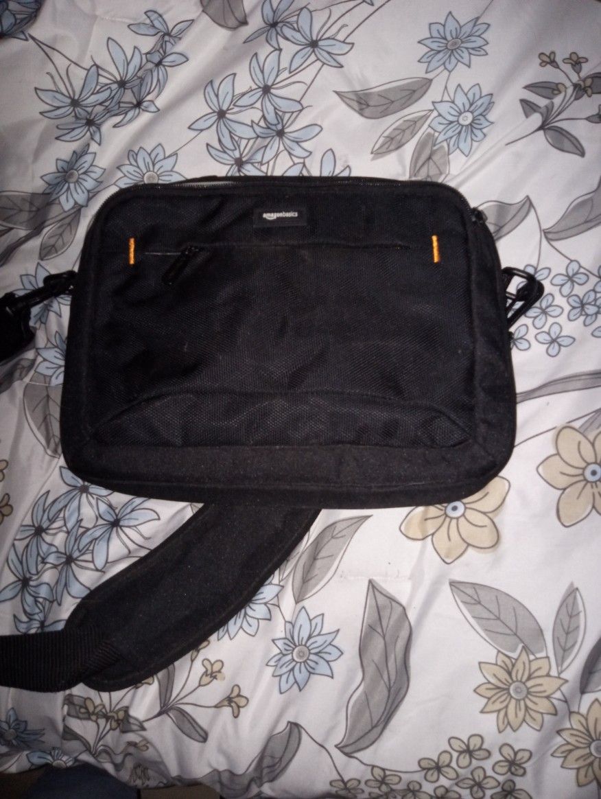 Amazon Basics Laptop Bag