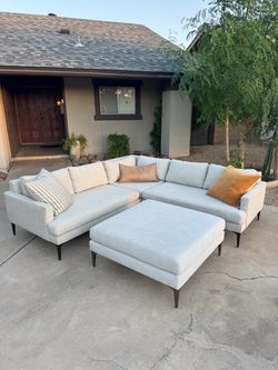 West Elm Andas Sofá ( delivery available )