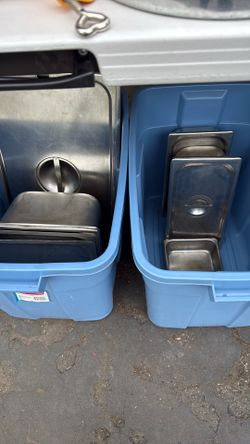 Deep serving pans with lids