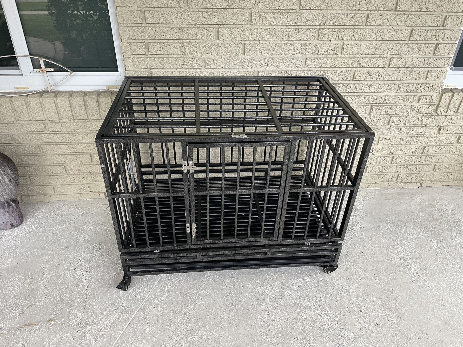 Dog crate pet cage has some damage see photos