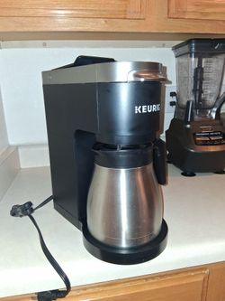 Like new keuric coffe maker make 1 cup or a whole pitcher