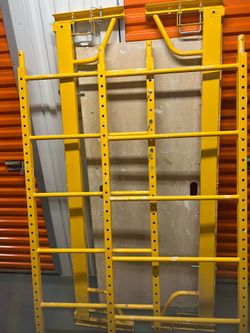 Scaffolding with stabilizer and other accessories