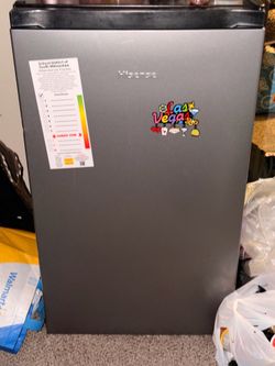 🧊 Hisense Mini Fridge / Compact Refrigerator – Great Condition!