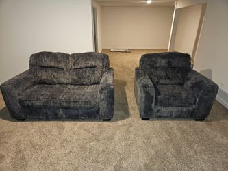 Nice, Comfy Luv Seat & Chair
