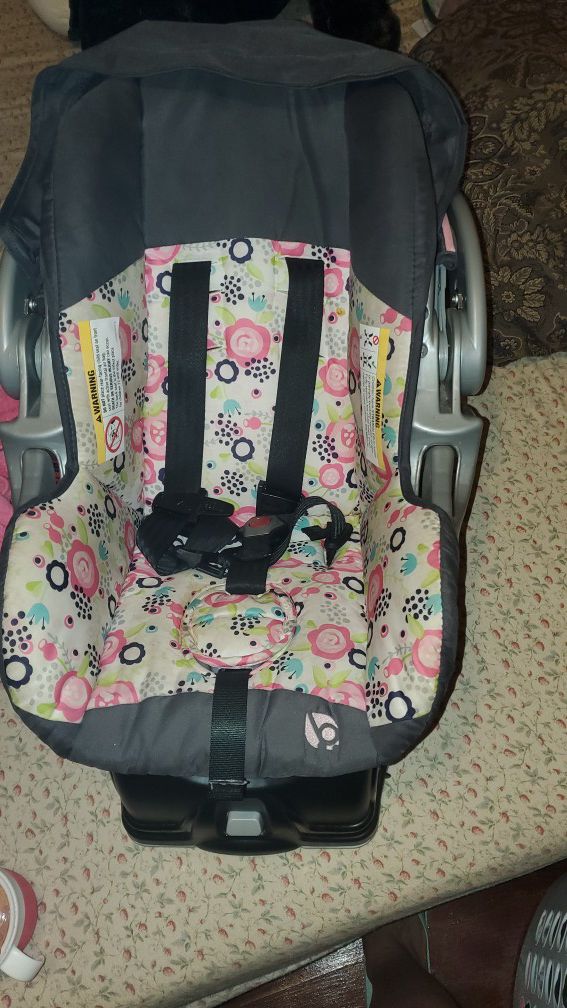 Baby trend car seat and base